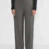 Agency Curve-Fit-Hose – (Re)ssential