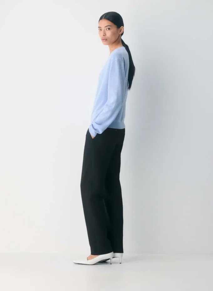 Bare Cashmere Pullover mit V-Ausschnitt Bare Cashmere Pullover mit V-Ausschnitt