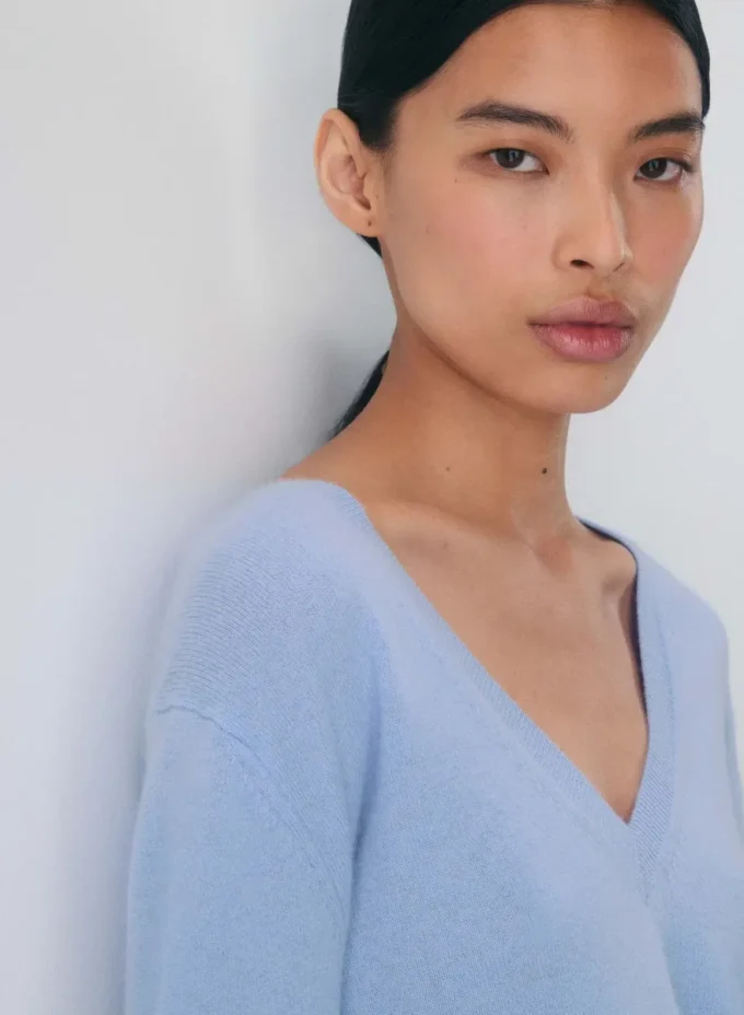 Bare Cashmere Pullover mit V-Ausschnitt Bare Cashmere Pullover mit V-Ausschnitt