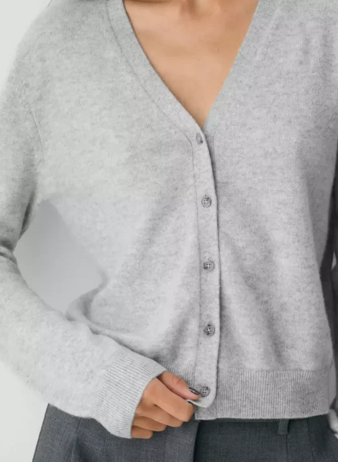 Bare Cashmere V-Ausschnitt-Strickjacke