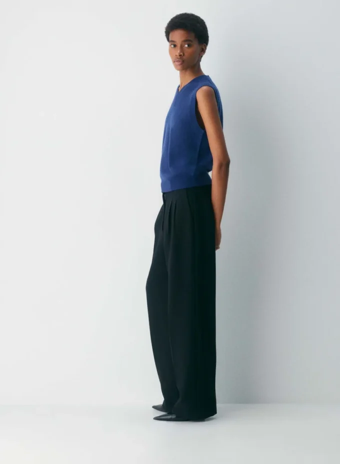 Bare Cashmere V-Ausschnitt-Strickweste