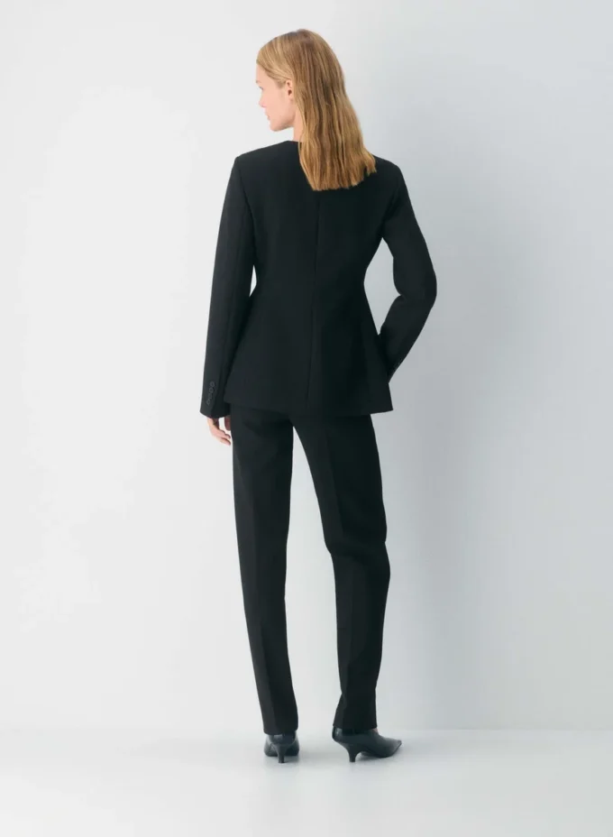 Broker-Hose – (Re)ssential