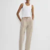 Chino-Hose mit mittlerer Leibhöhe und Karottenform Chino-Hose mit mittlerer Leibhöhe und Karottenform
