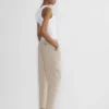 Chino-Hose mit mittlerer Leibhöhe und Karottenform Chino-Hose mit mittlerer Leibhöhe und Karottenform