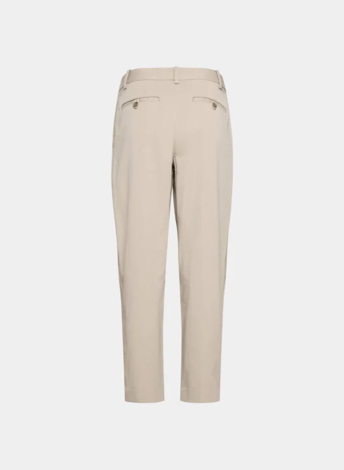 Chino-Hose mit mittlerer Leibhöhe und Karottenform Chino-Hose mit mittlerer Leibhöhe und Karottenform