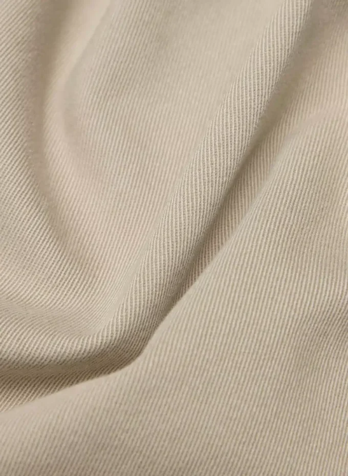 Chino-Hose mit mittlerer Leibhöhe und Karottenform Chino-Hose mit mittlerer Leibhöhe und Karottenform