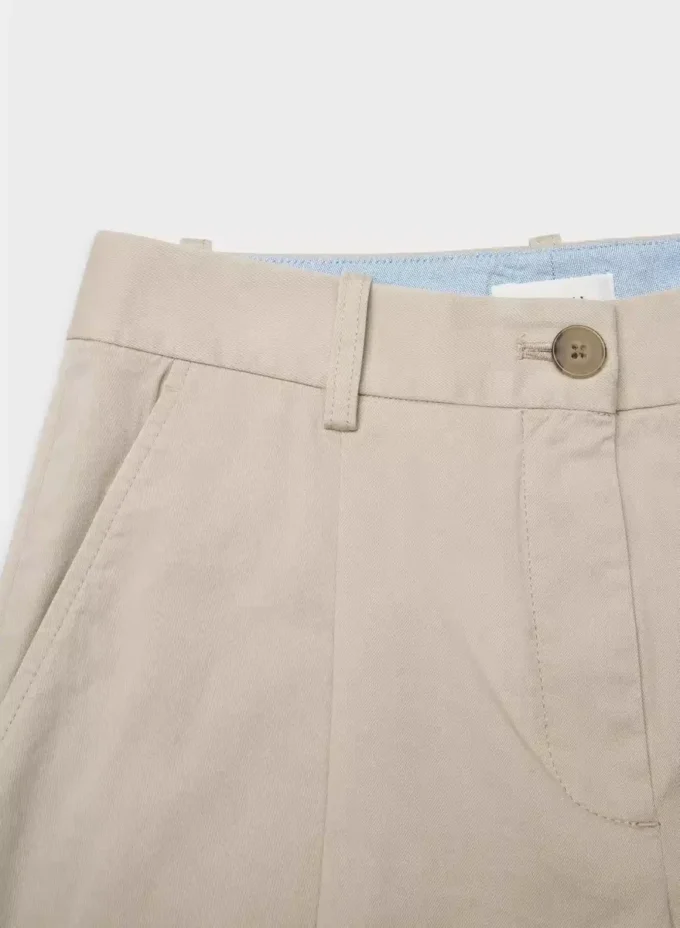 Chino-Hose mit mittlerer Leibhöhe und Karottenform Chino-Hose mit mittlerer Leibhöhe und Karottenform