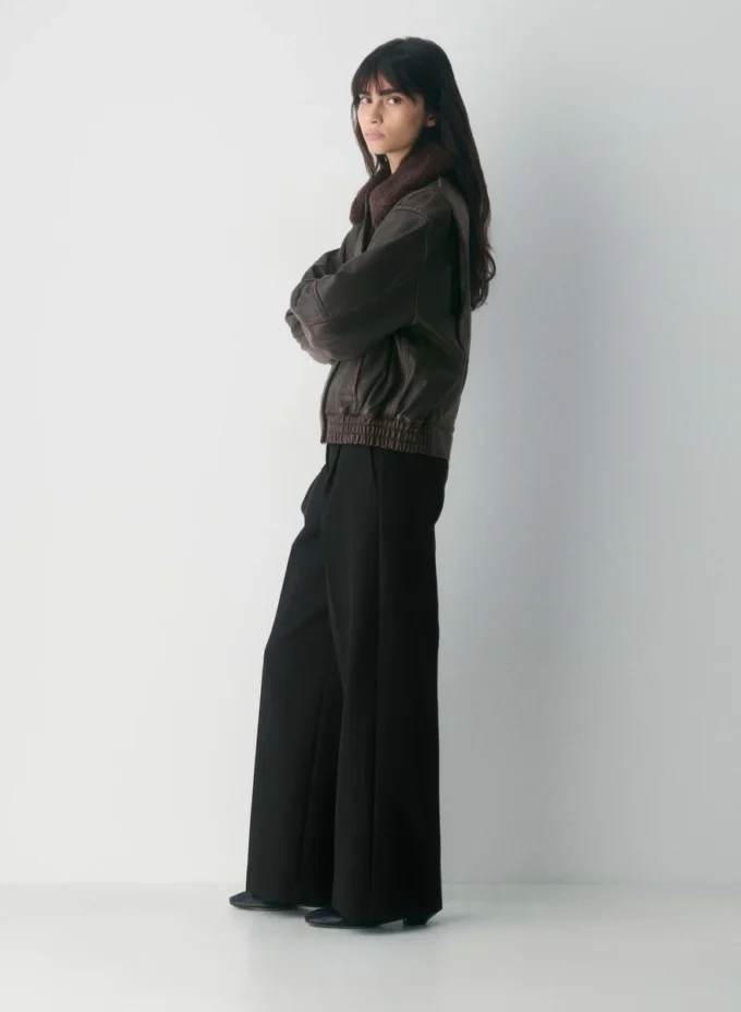 Collins Hose – (Re)ssential