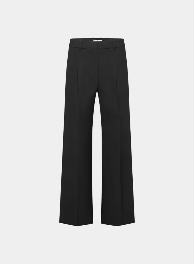 Collins Hose – (Re)ssential