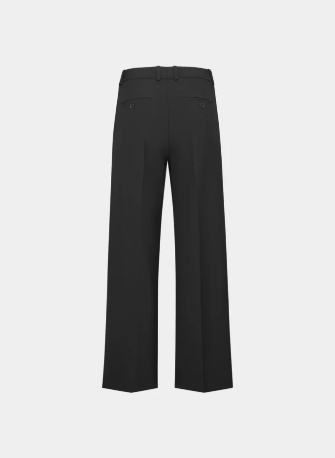 Collins Hose – (Re)ssential