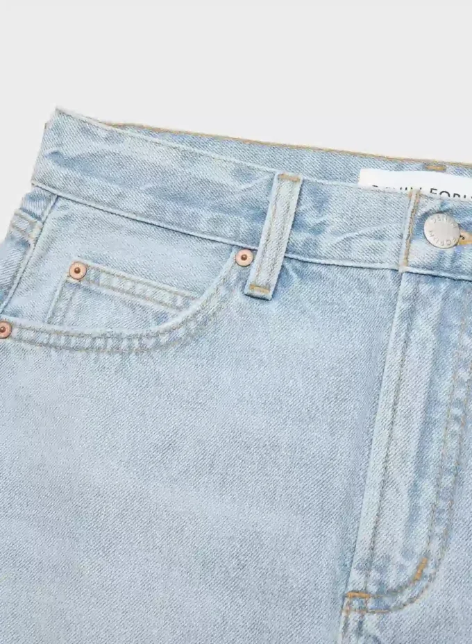Denim Forum Der Vintage-Minirock aus Denim im Stil der 90er Jahre Denim Forum Der Vintage-Minirock aus Denim im Stil der 90er Jahre