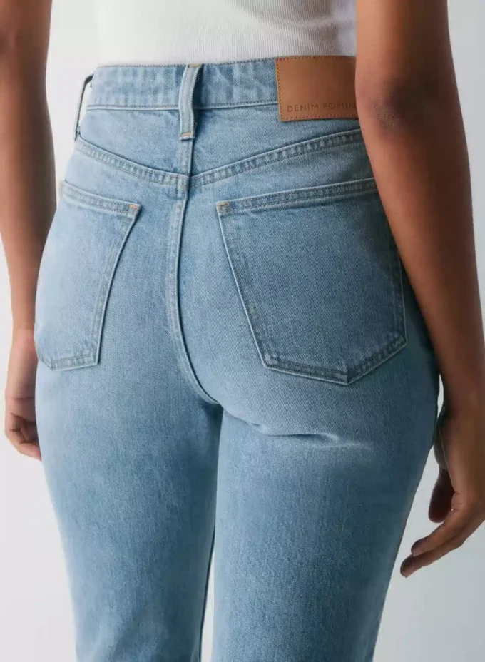 Denim Forum Die „90er Jahre Nina Hi-rise Slim Bootcut Jeans Denim Forum Die „90er Jahre Nina Hi-rise Slim Bootcut Jeans