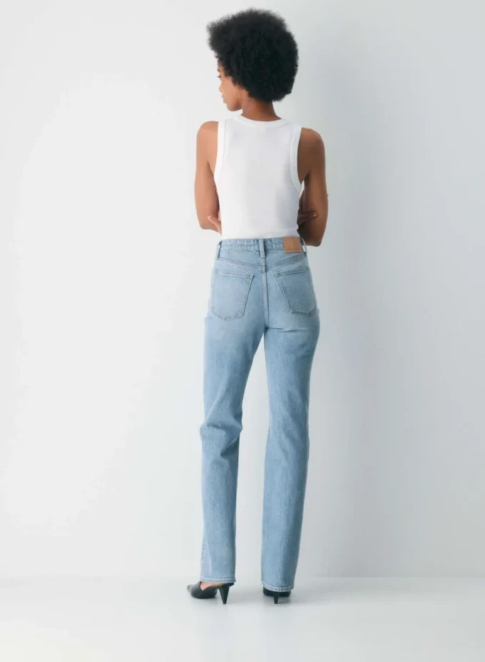 Denim Forum Die „90er Jahre Nina Hi-rise Slim Bootcut Jeans Denim Forum Die „90er Jahre Nina Hi-rise Slim Bootcut Jeans