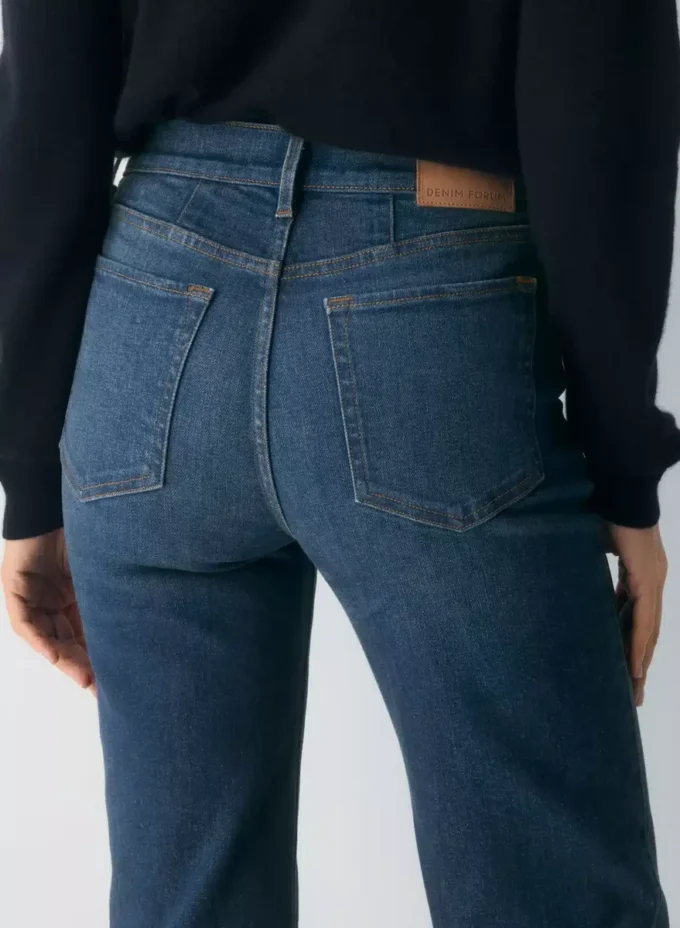 Denim Forum Die 90er Snatched Mid-Rise Straight Jean Denim Forum Die 90er Snatched Mid-Rise Straight Jean