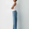 Denim Forum Die Baggy-Boyfriend-Jeans im Lo-Rise-Stil der 90er Jahre Denim Forum Die Baggy-Boyfriend-Jeans im Lo-Rise-Stil der 90er Jahre