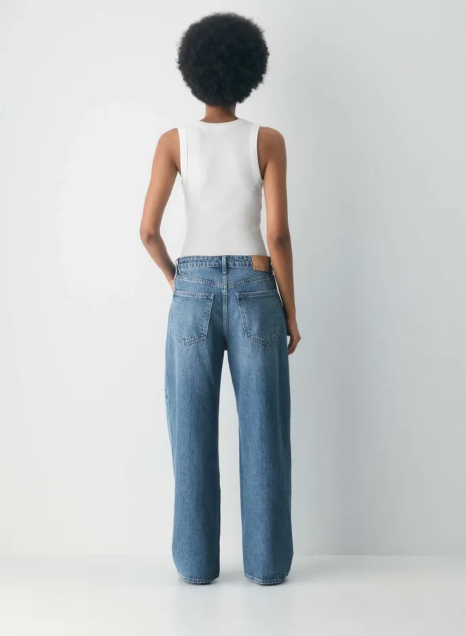 Denim Forum Die Baggy-Boyfriend-Jeans im Lo-Rise-Stil der 90er Jahre Denim Forum Die Baggy-Boyfriend-Jeans im Lo-Rise-Stil der 90er Jahre