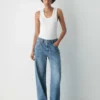 Denim Forum Die Baggy-Boyfriend-Jeans im Lo-Rise-Stil der 90er Jahre Denim Forum Die Baggy-Boyfriend-Jeans im Lo-Rise-Stil der 90er Jahre