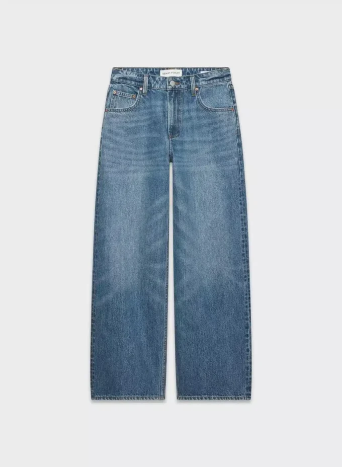 Denim Forum Die Baggy-Boyfriend-Jeans im Lo-Rise-Stil der 90er Jahre Denim Forum Die Baggy-Boyfriend-Jeans im Lo-Rise-Stil der 90er Jahre