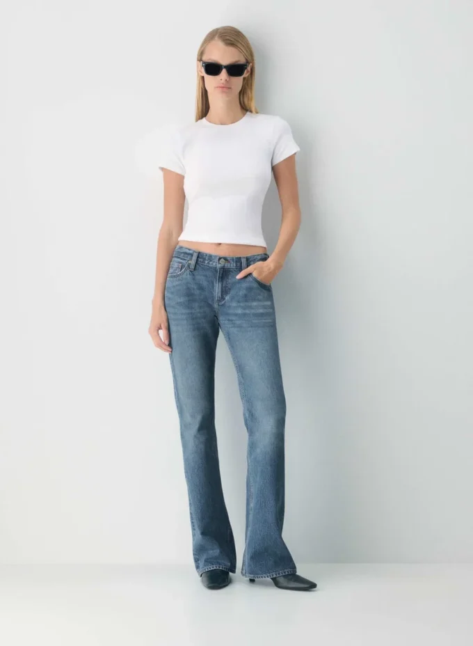 Denim Forum Die Lo-Rise-Flare-Jeans der 2000er Jahre Denim Forum Die Lo-Rise-Flare-Jeans der 2000er Jahre