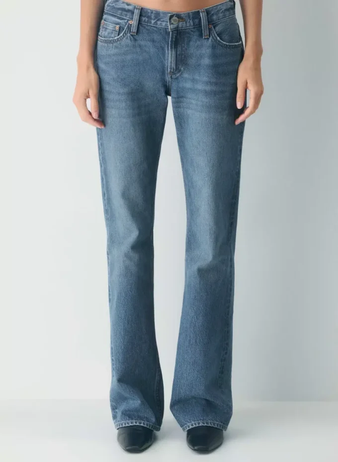 Denim Forum Die Lo-Rise-Flare-Jeans der 2000er Jahre Denim Forum Die Lo-Rise-Flare-Jeans der 2000er Jahre