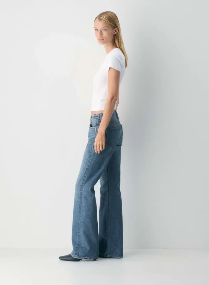 Denim Forum Die Lo-Rise-Flare-Jeans der 2000er Jahre Denim Forum Die Lo-Rise-Flare-Jeans der 2000er Jahre
