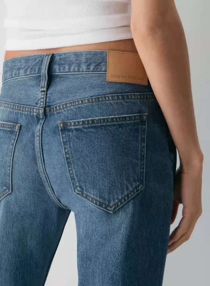 Denim Forum Die Lo-Rise-Flare-Jeans der 2000er Jahre Denim Forum Die Lo-Rise-Flare-Jeans der 2000er Jahre