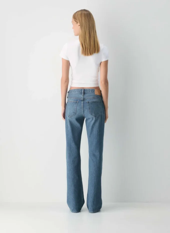 Denim Forum Die Lo-Rise-Flare-Jeans der 2000er Jahre Denim Forum Die Lo-Rise-Flare-Jeans der 2000er Jahre