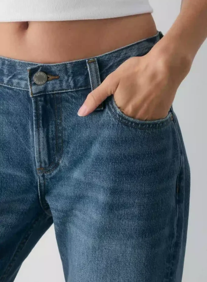 Denim Forum Die Lo-Rise-Flare-Jeans der 2000er Jahre Denim Forum Die Lo-Rise-Flare-Jeans der 2000er Jahre