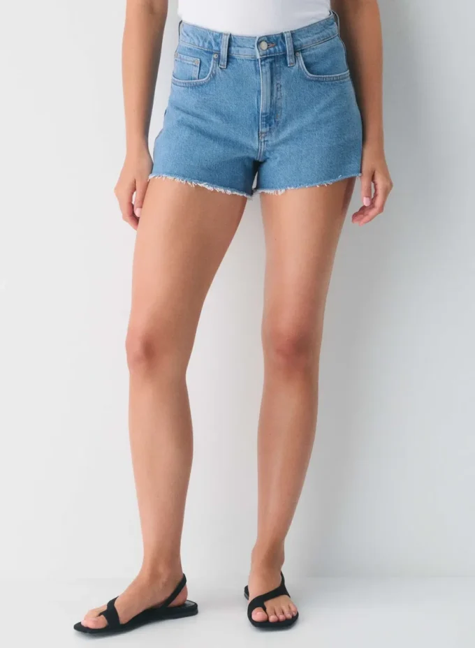 Denim Forum Jodie Curve-Fit Hi-Rise Mini-Jeansshorts Denim Forum Jodie Curve-Fit Hi-Rise Mini-Jeansshorts