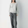 Essential Cashmere Pullover mit lockerem U-Boot-Ausschnitt Essential Cashmere Pullover mit lockerem U-Boot-Ausschnitt