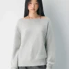 Essential Cashmere Pullover mit lockerem U-Boot-Ausschnitt Essential Cashmere Pullover mit lockerem U-Boot-Ausschnitt