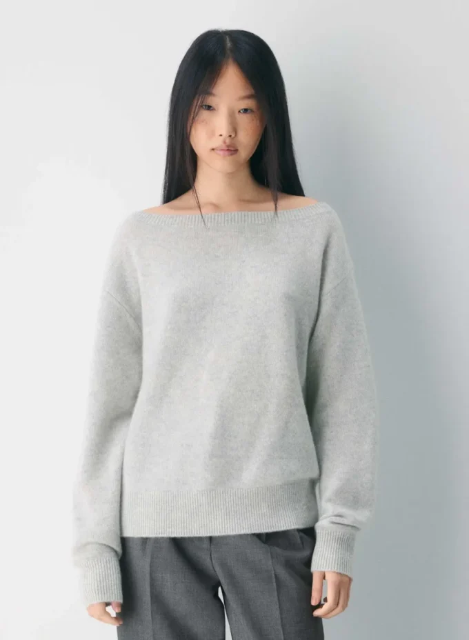 Essential Cashmere Pullover mit lockerem U-Boot-Ausschnitt Essential Cashmere Pullover mit lockerem U-Boot-Ausschnitt