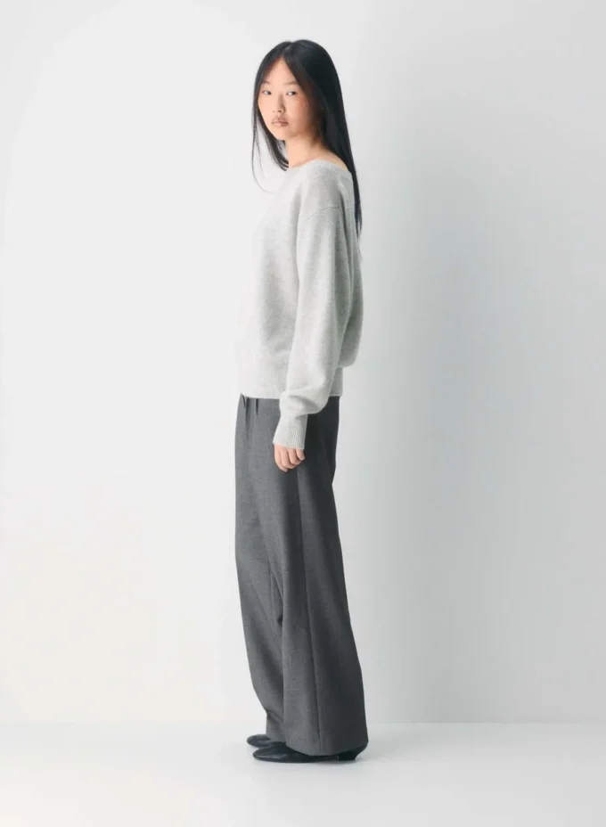 Essential Cashmere Pullover mit lockerem U-Boot-Ausschnitt Essential Cashmere Pullover mit lockerem U-Boot-Ausschnitt