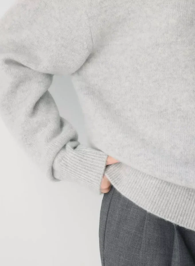 Essential Cashmere Pullover mit lockerem U-Boot-Ausschnitt Essential Cashmere Pullover mit lockerem U-Boot-Ausschnitt