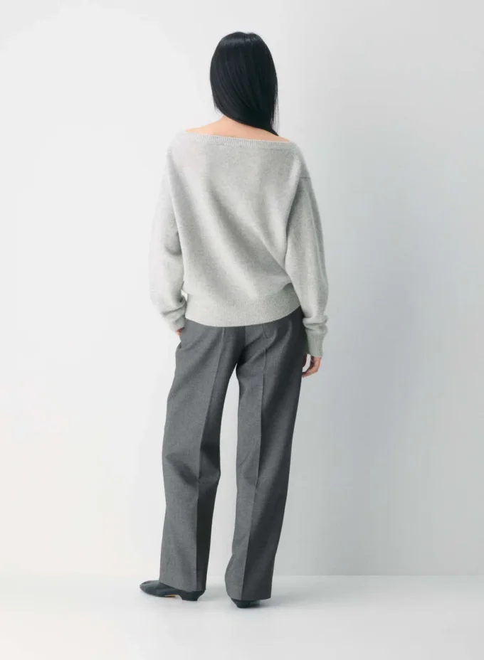 Essential Cashmere Pullover mit lockerem U-Boot-Ausschnitt Essential Cashmere Pullover mit lockerem U-Boot-Ausschnitt