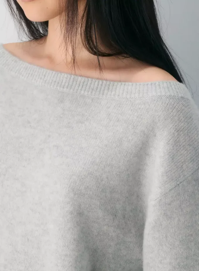 Essential Cashmere Pullover mit lockerem U-Boot-Ausschnitt Essential Cashmere Pullover mit lockerem U-Boot-Ausschnitt