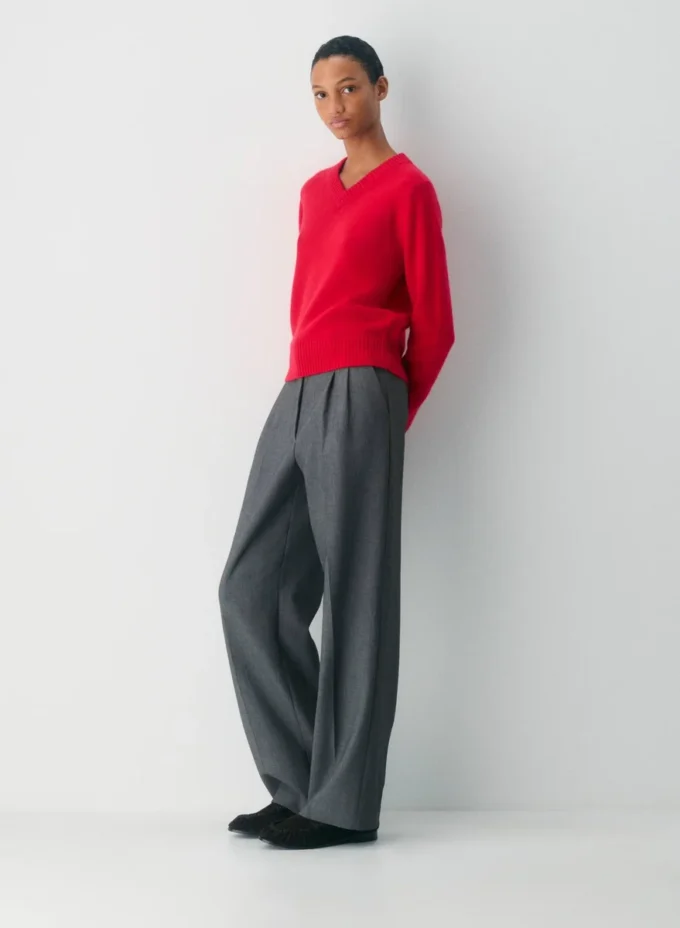 Essential Cashmere Pullover mit V-Ausschnitt Essential Cashmere Pullover mit V-Ausschnitt