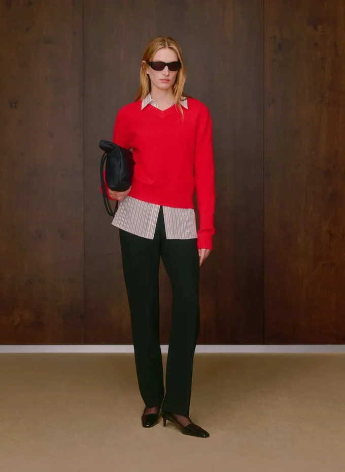 Essential Cashmere Pullover mit V-Ausschnitt Essential Cashmere Pullover mit V-Ausschnitt