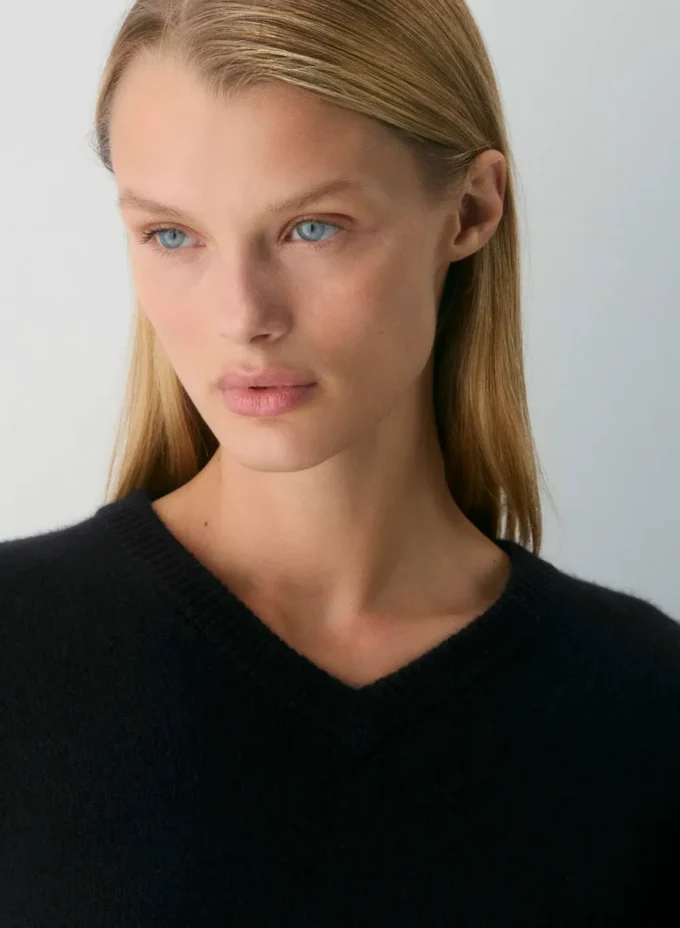 Essential Cashmere Sweater mit lockerem V-Ausschnitt