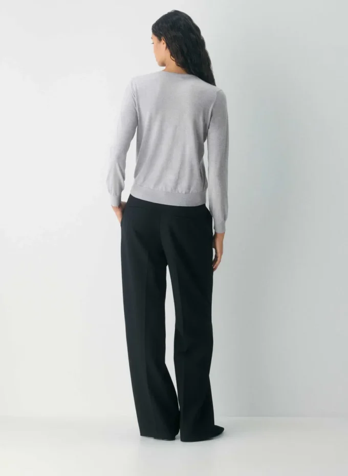 Feine Merinowolle Pullover mit Rundhalsausschnitt Feine Merinowolle Pullover mit Rundhalsausschnitt