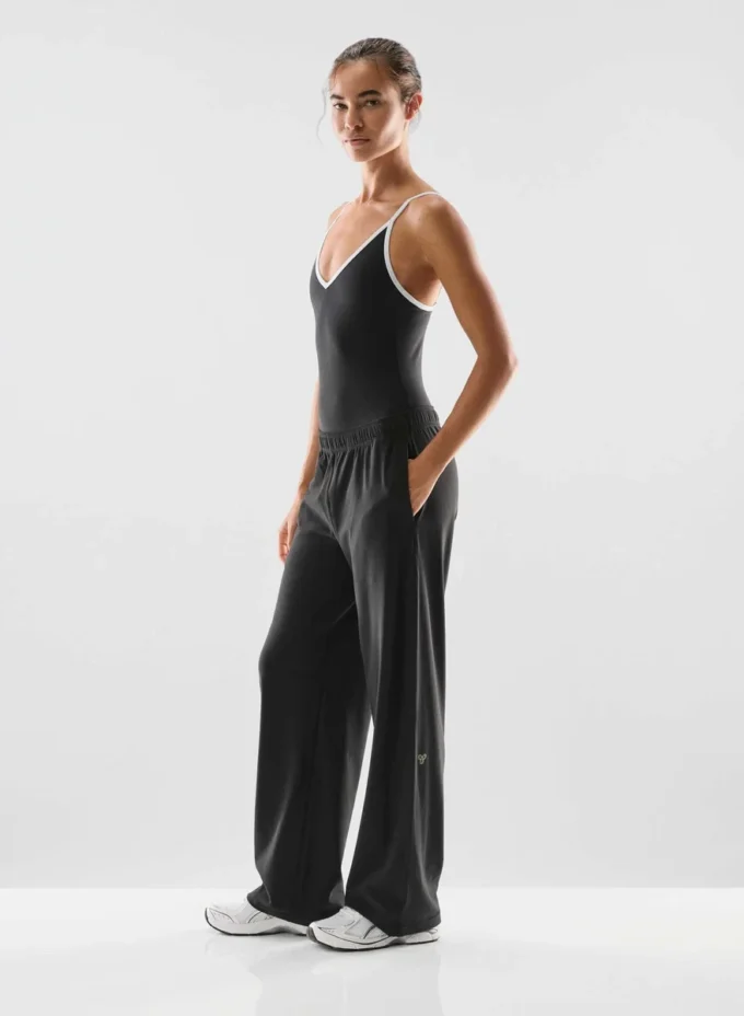 LIFE Essential Bodysuit mit V-Ausschnitt