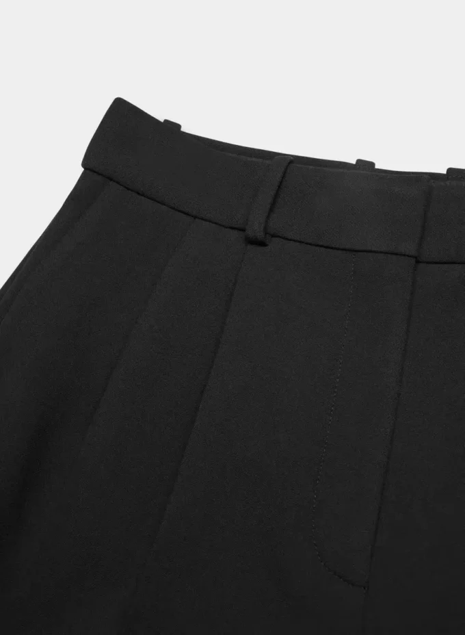 Plissierte Shorts in mittlerer Länge Plissierte Shorts in mittlerer Länge