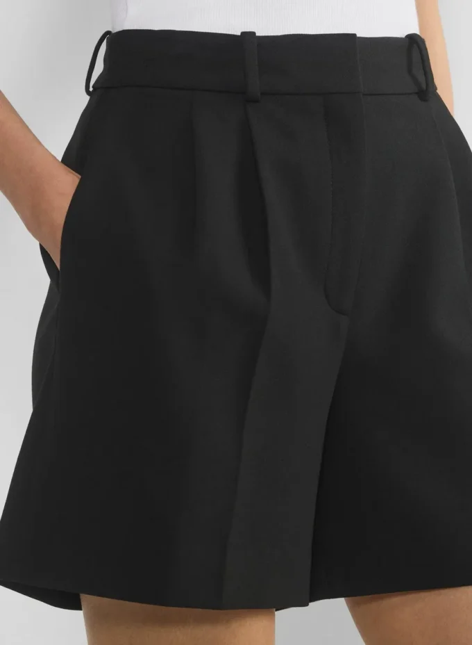 Plissierte Shorts in mittlerer Länge Plissierte Shorts in mittlerer Länge