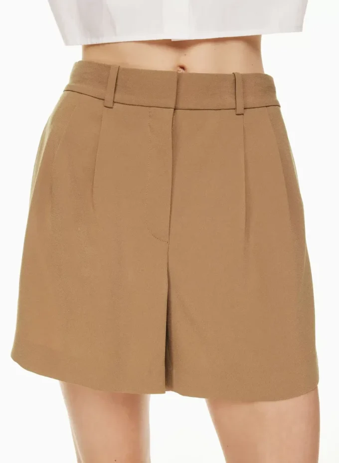 Plissierte Shorts in mittlerer Länge Plissierte Shorts in mittlerer Länge