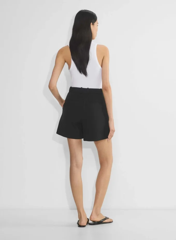 Plissierte Shorts in mittlerer Länge Plissierte Shorts in mittlerer Länge