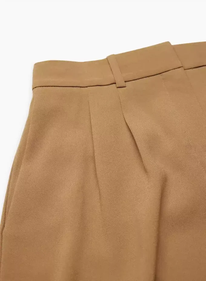 Plissierte Shorts in mittlerer Länge Plissierte Shorts in mittlerer Länge