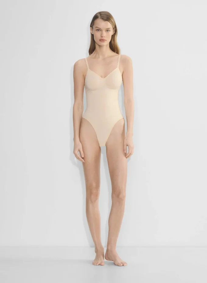 ShapeEnhance™ Body mit tiefem Rückenausschnitt und String-Schnitt ShapeEnhance™ Body mit tiefem Rückenausschnitt und String-Schnitt