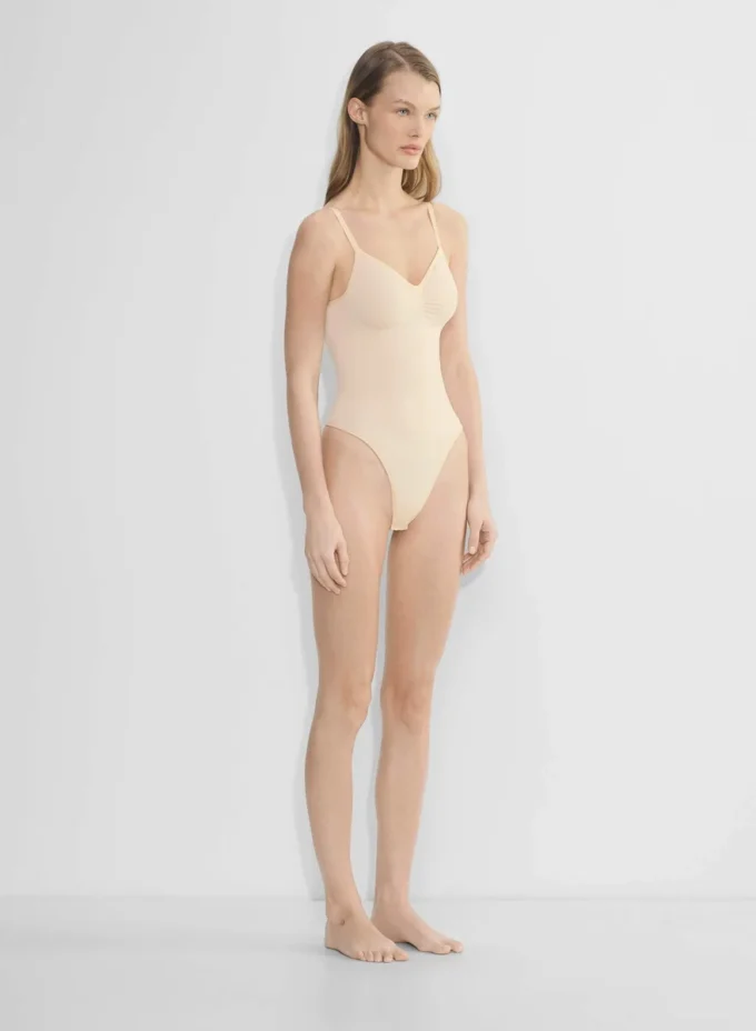 ShapeEnhance™ Body mit tiefem Rückenausschnitt und String-Schnitt ShapeEnhance™ Body mit tiefem Rückenausschnitt und String-Schnitt