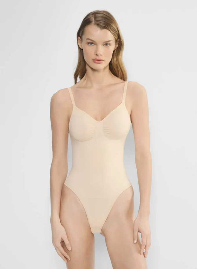 ShapeEnhance™ Body mit tiefem Rückenausschnitt und String-Schnitt ShapeEnhance™ Body mit tiefem Rückenausschnitt und String-Schnitt