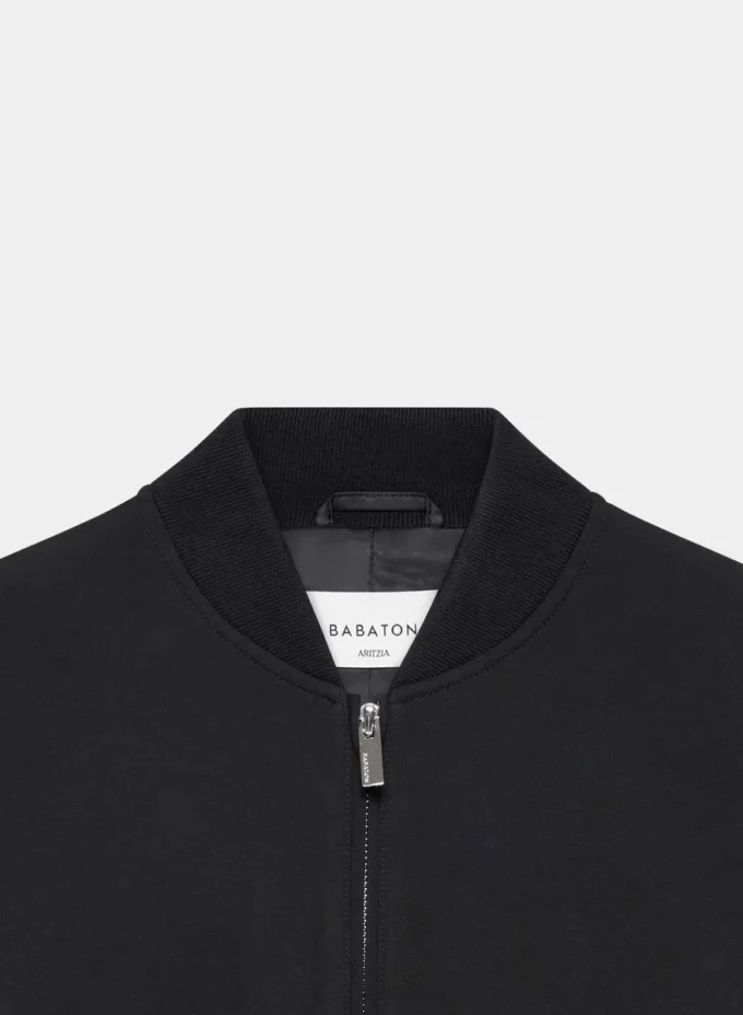 Succession Bomber – (Re)ssential